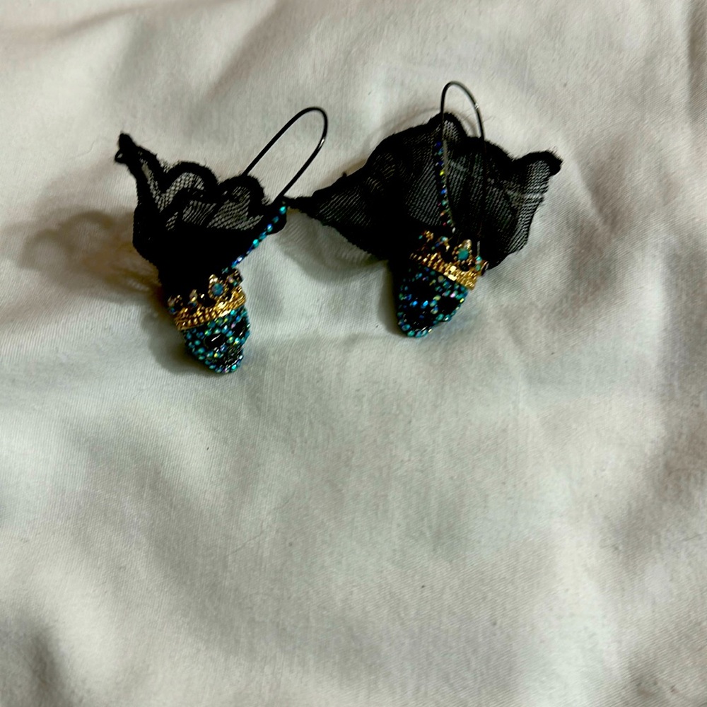 Black skull earrings